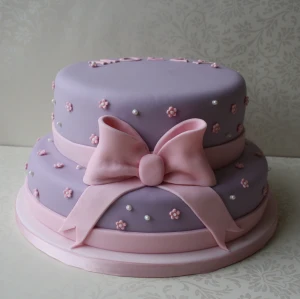 Cake decorating to make Christening cake