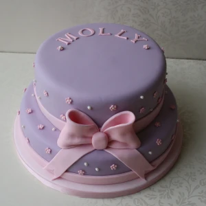 Cake decorating to make Christening cake