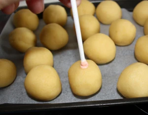 How to make cake pops from scratch