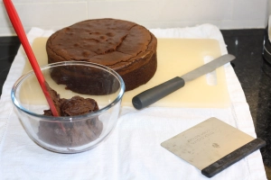 How to cover a cake in chocolate ganache