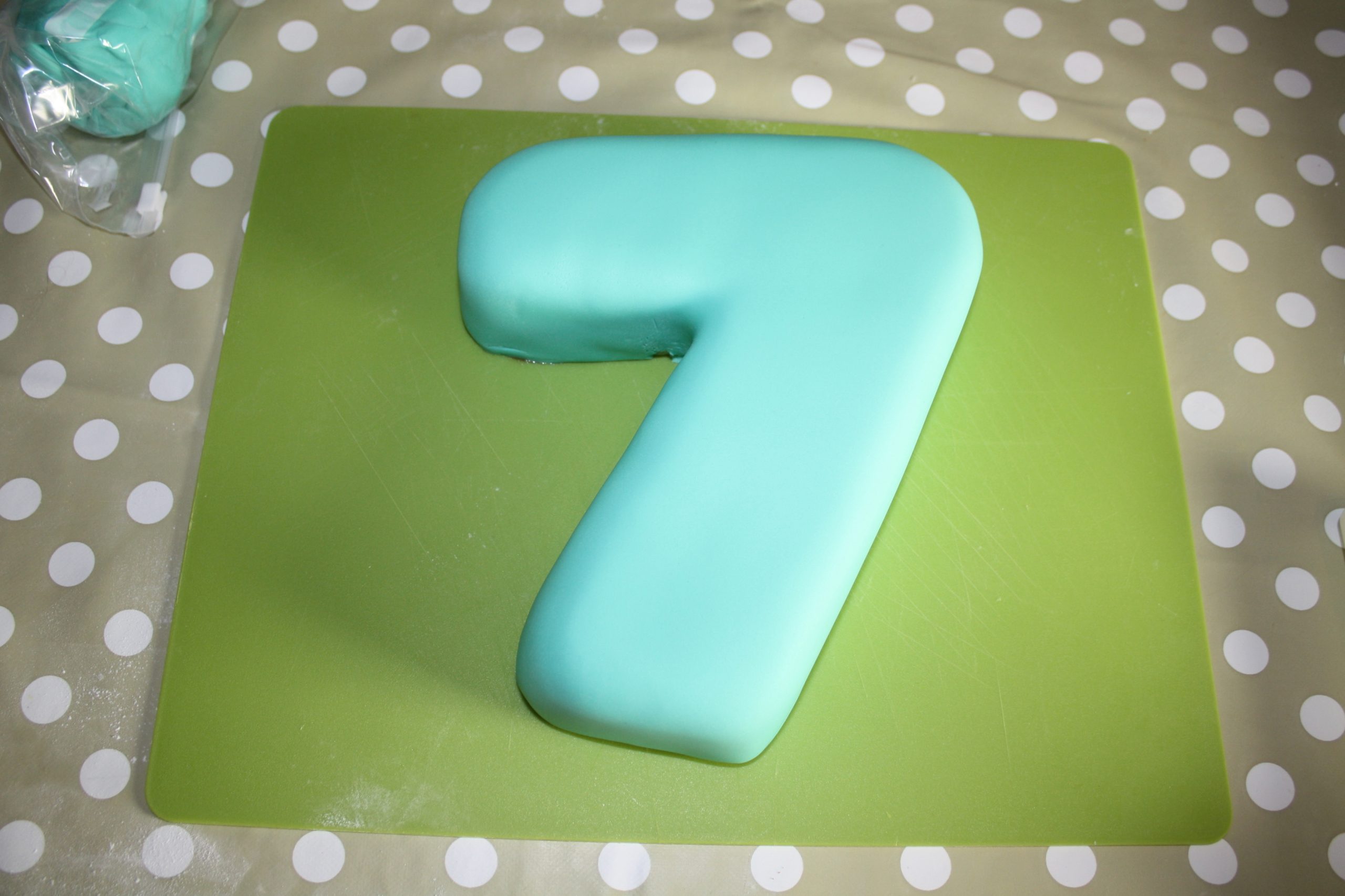 How to make a number 7 cake