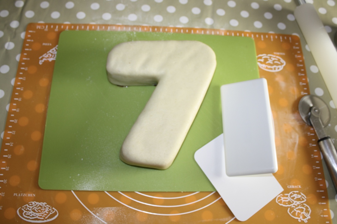 How to make a number 7 cake