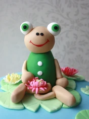 Mabel’s cute froggie cake.