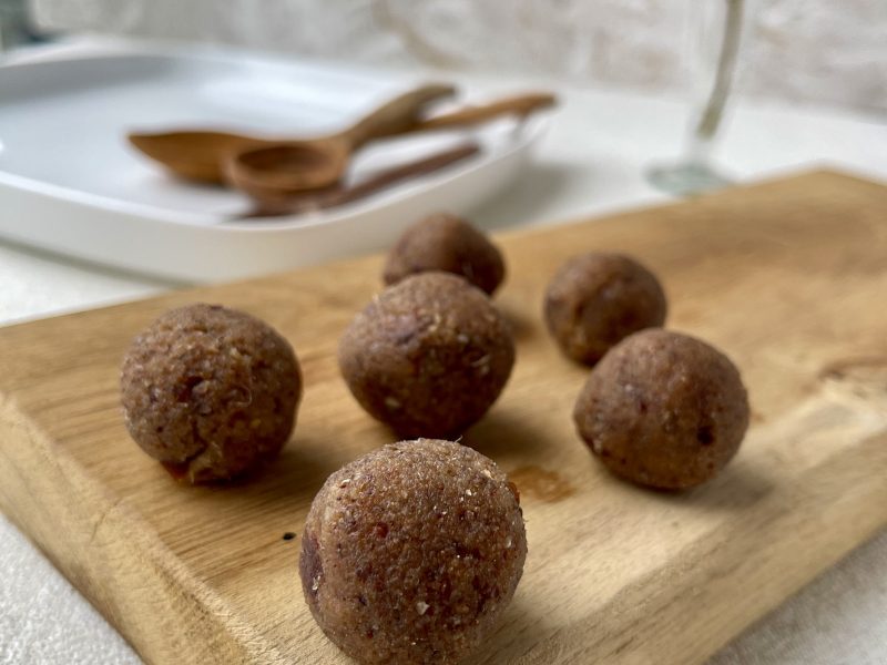 Energy Ball treats made from dates, nuts and seeds